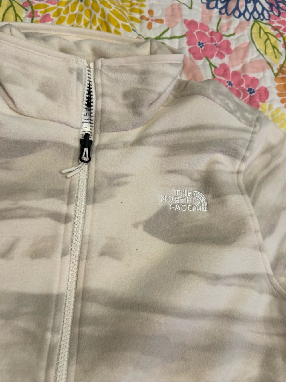 NWT small WOMENS glacier fleece jacket white dune edge - Picture 2 of 3